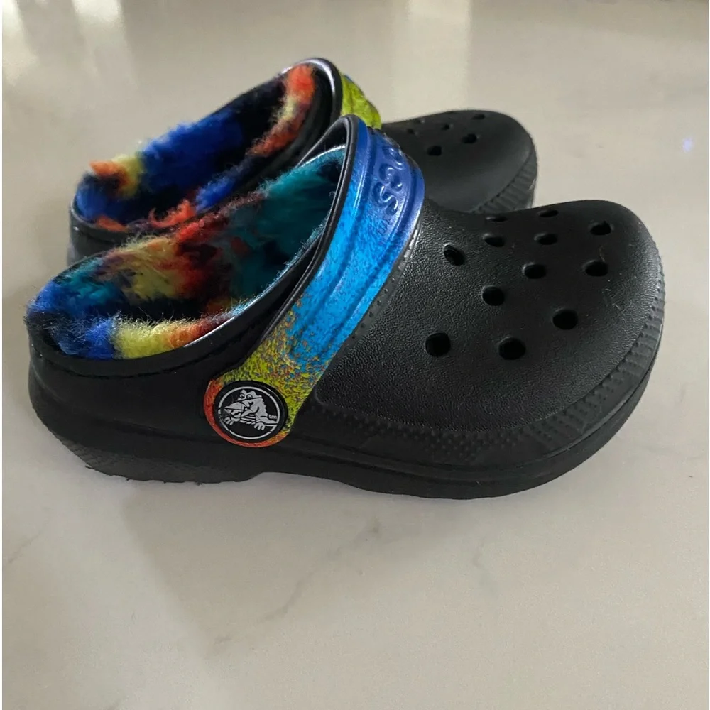 CROCS reposhing this